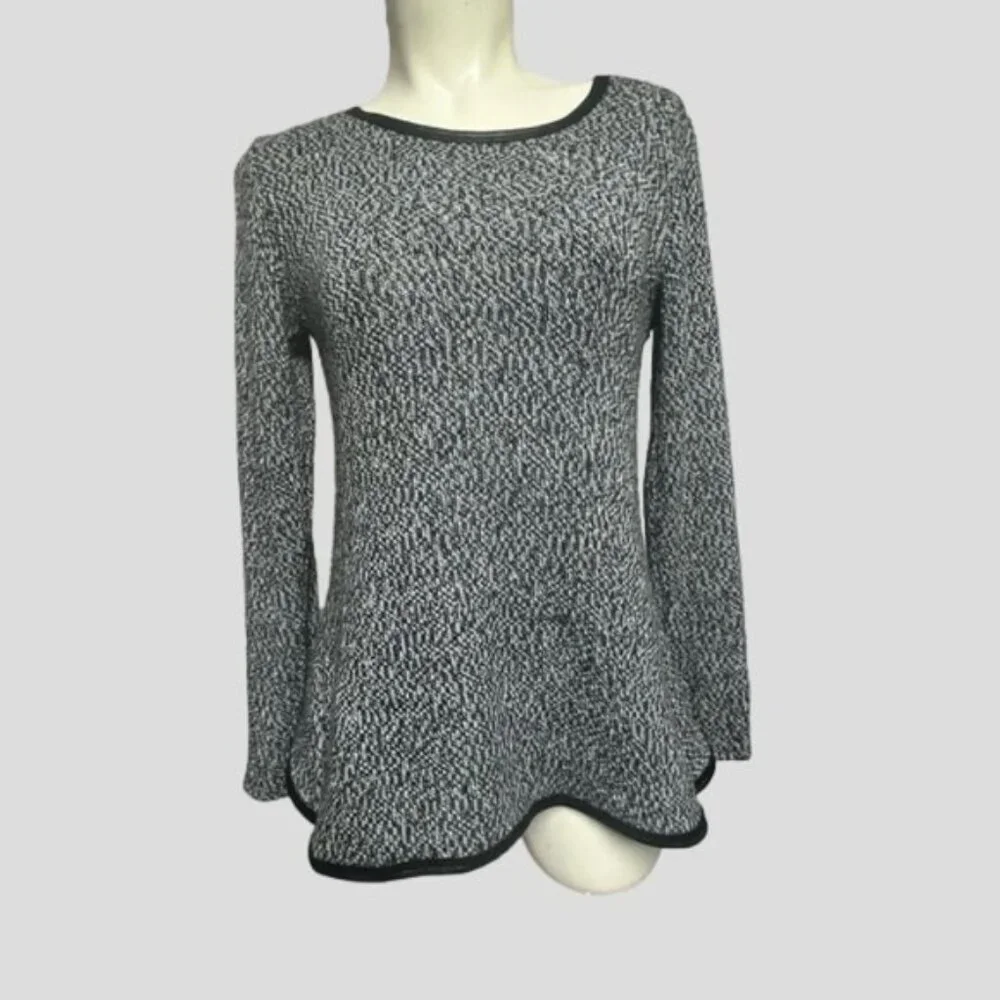 Des Si Belles Heather Black Knit Top Back Bow - Picture 2 of 10